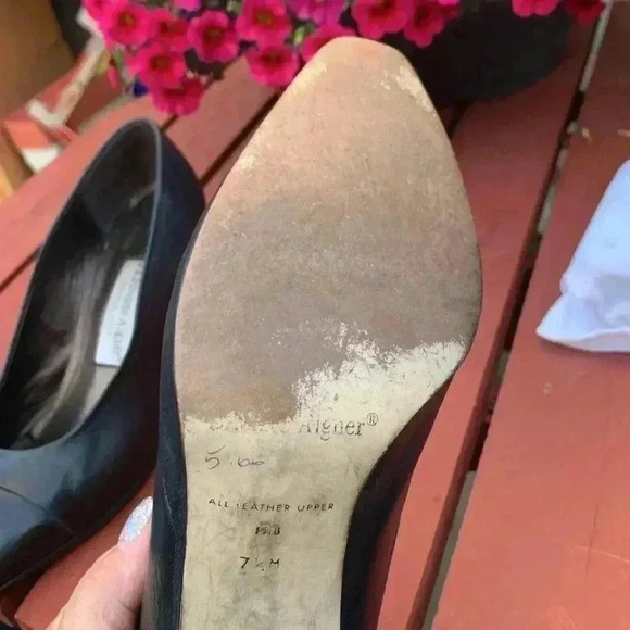 Etienne Aigner two tone, black leather pumps size 7 1/2 - Picture 6 of 7